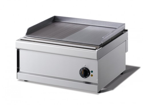 Fry top with 1/2 grooved and 1/2 smooth surface