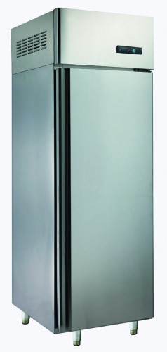 Chiller with capacity of 890 l
